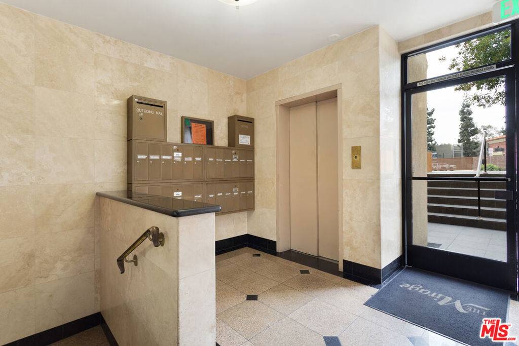 Los Angeles, CA 90007,947 W 30th ST