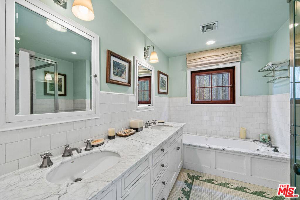 Malibu, CA 90265,24542 Malibu RD