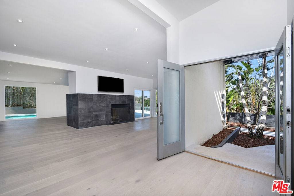 Sherman Oaks, CA 91403,14892 Jadestone DR