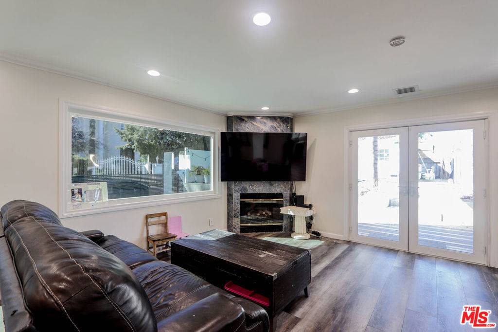 Tarzana, CA 91356,5403 Beckford AVE