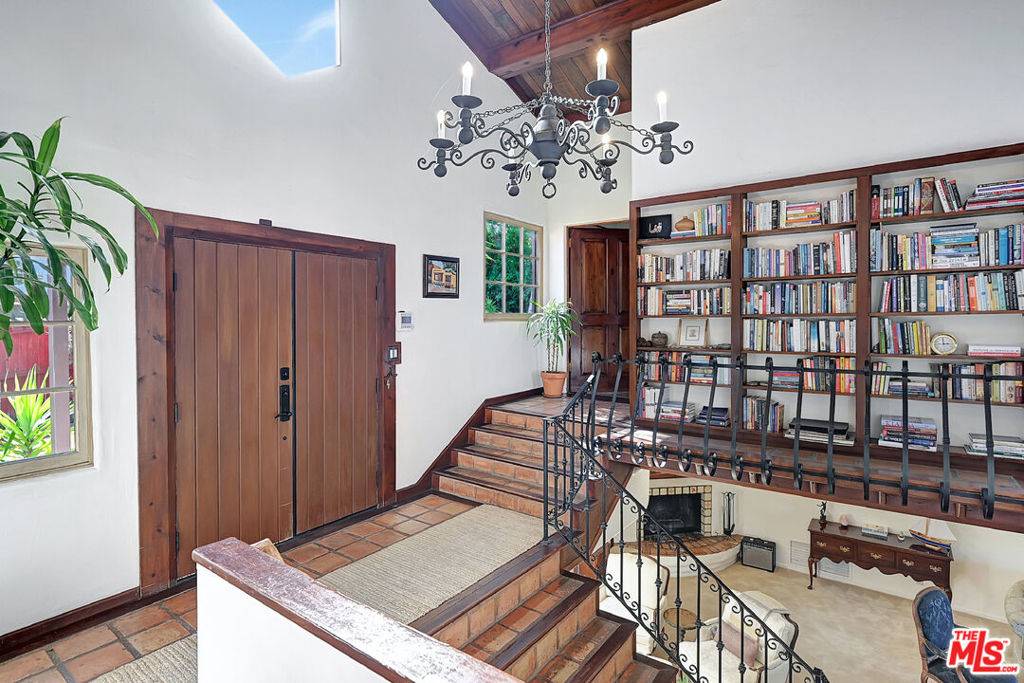 Topanga, CA 90290,19805 Valley View DR