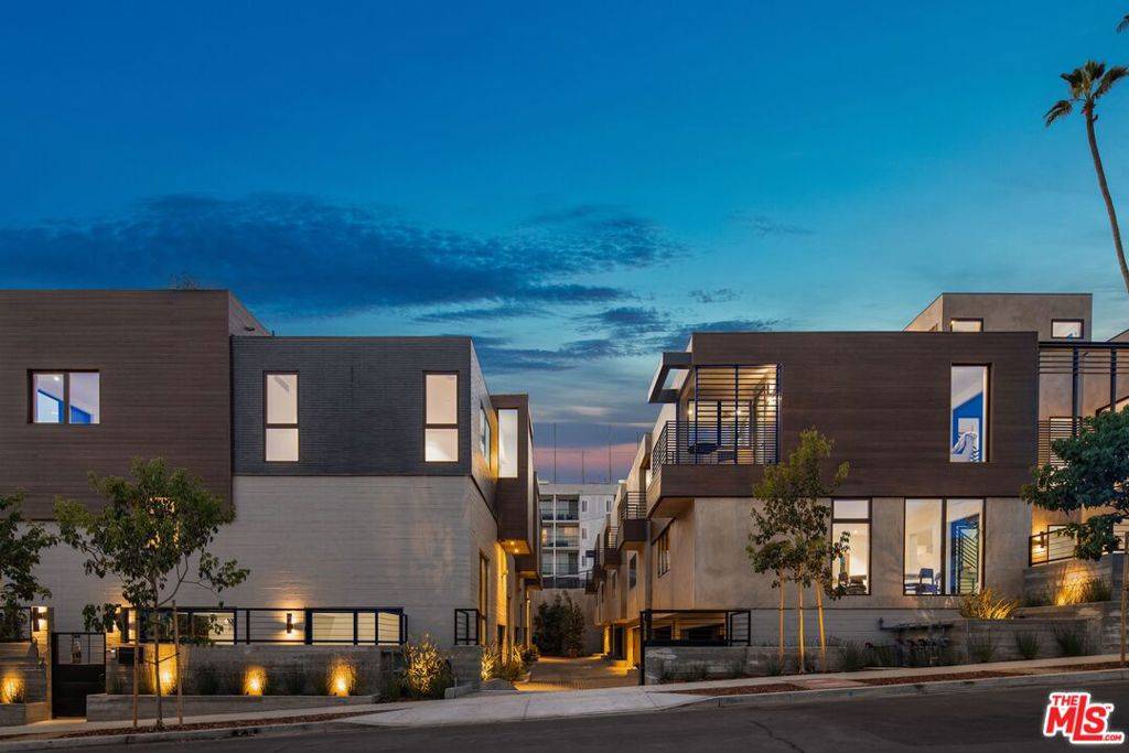 West Hollywood, CA 90069,919 Hilldale AVE