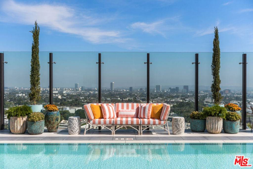 West Hollywood, CA 90069,8420 Sunset BLVD #802