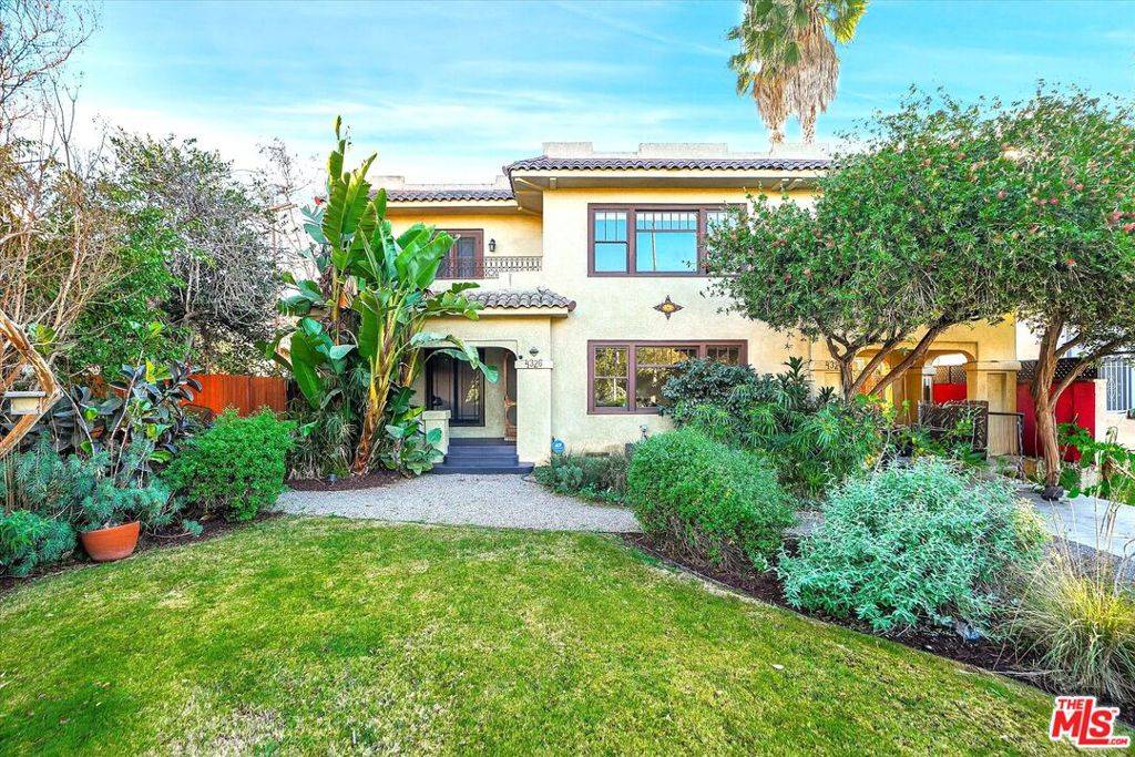 Los Angeles, CA 90019,4326 Victoria Park PL