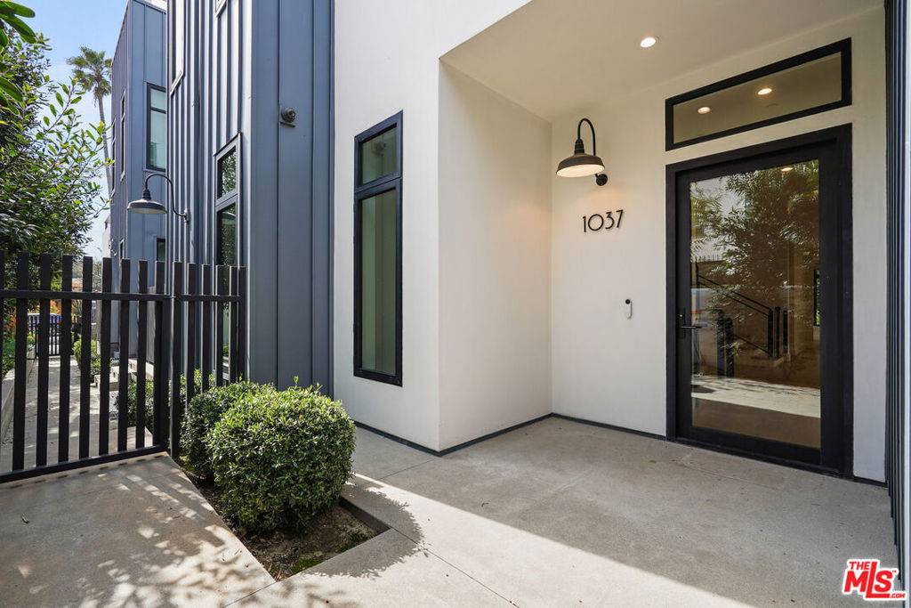 Santa Monica, CA 90403,1037 21st ST