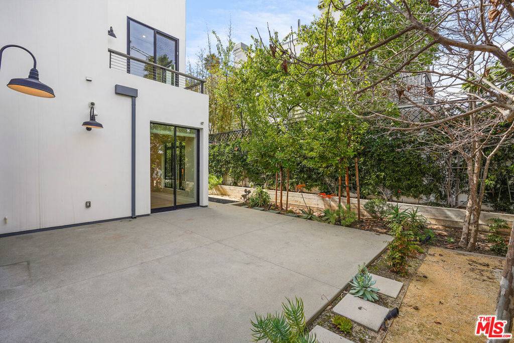 Santa Monica, CA 90403,1037 21st ST