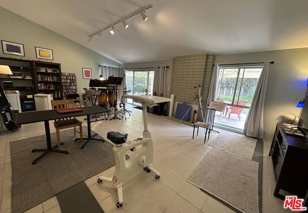 Calabasas, CA 91302,22350 Liberty Bell RD
