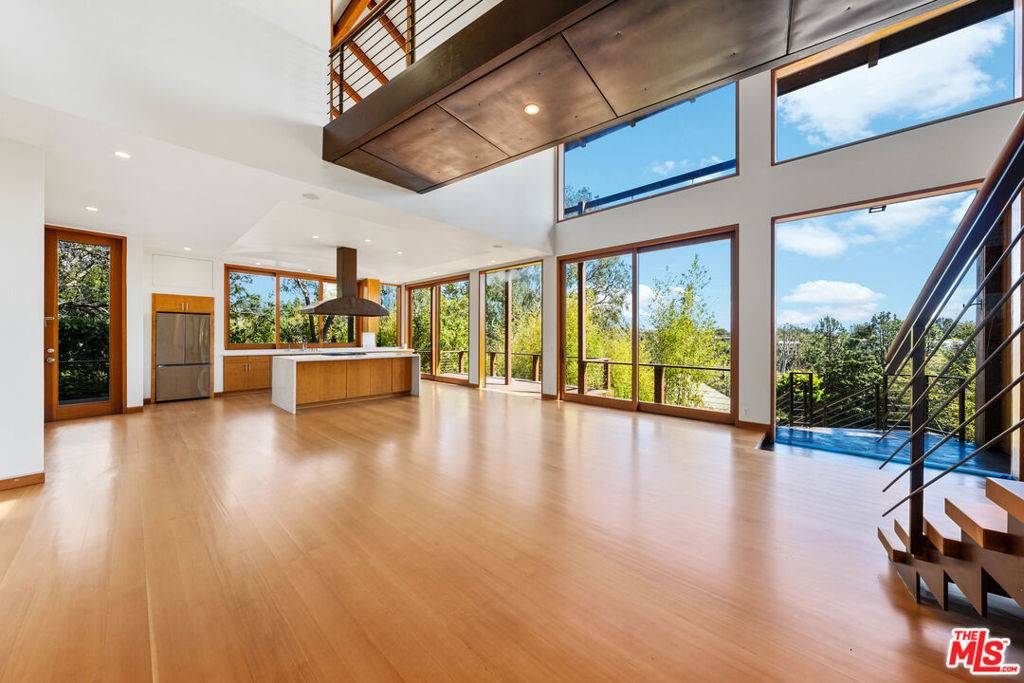 Pacific Palisades, CA 90272,785 Napoli DR