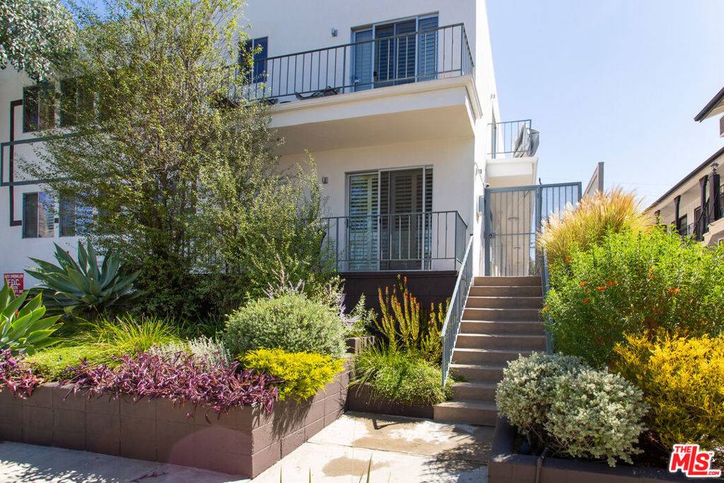 West Hollywood, CA 90048,550 N Croft AVE #8