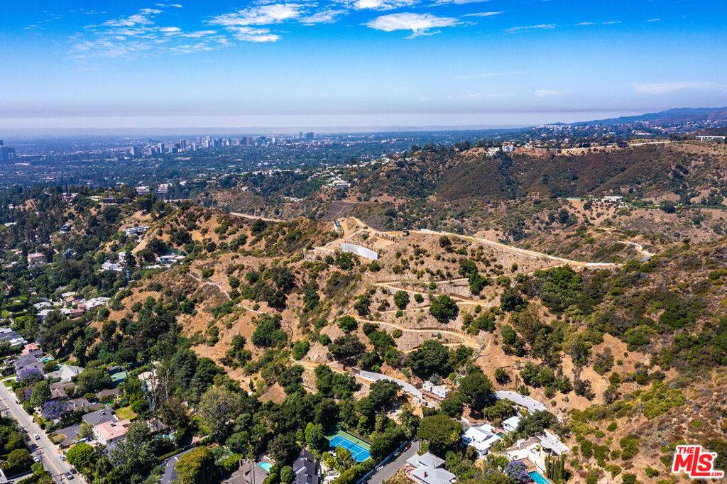 Beverly Hills, CA 90210,9650 Cedarbrook DR