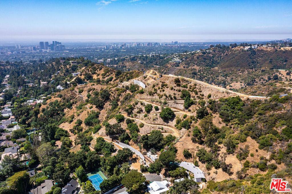 Beverly Hills, CA 90210,9650 Cedarbrook DR