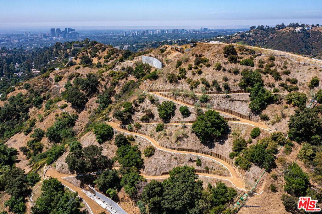 Beverly Hills, CA 90210,9650 Cedarbrook DR