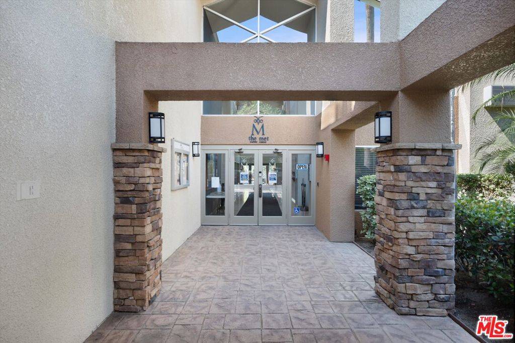 Woodland Hills, CA 91367,21400 Burbank BLVD #201