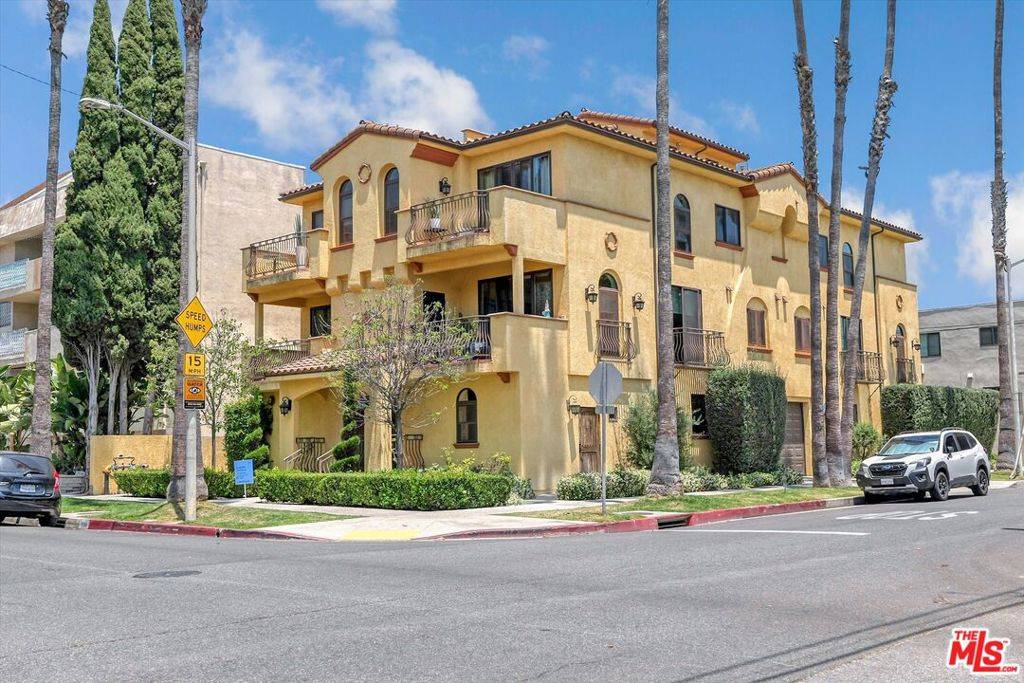 West Hollywood, CA 90048,500 N Orlando AVE #102