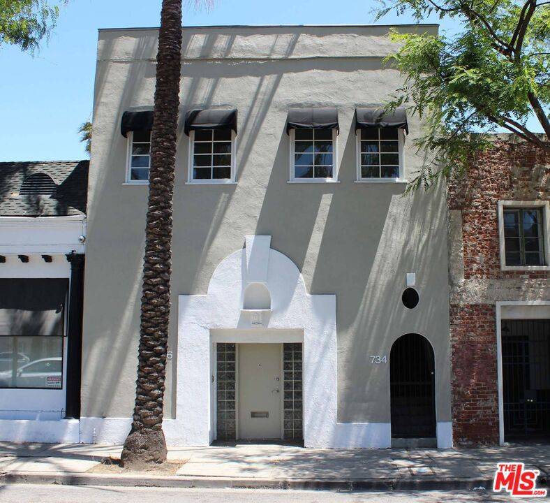 Los Angeles, CA 90038,736 N Highland AVE