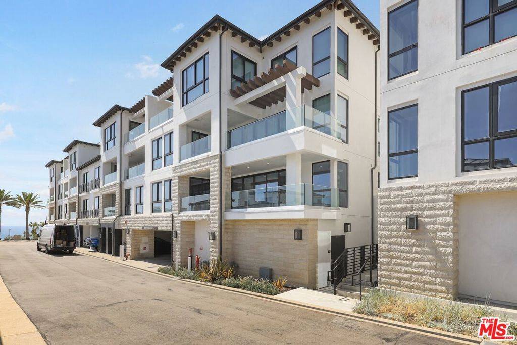 Pacific Palisades, CA 90272,17322 Tramonto DR #306