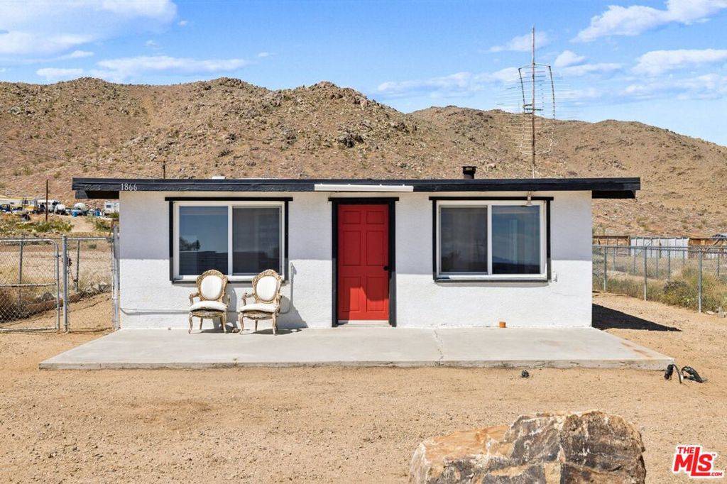 Landers, CA 92285,1866 Old Woman Springs RD