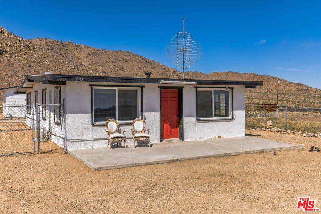 Landers, CA 92285,1866 Old Woman Springs RD