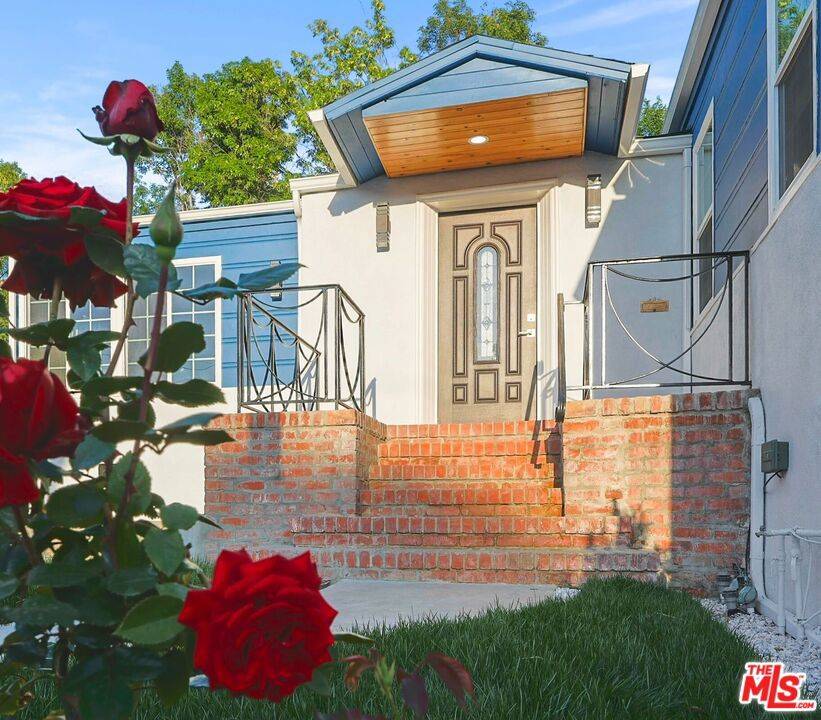 Los Angeles, CA 90027,4246 Hazel Kirk DR