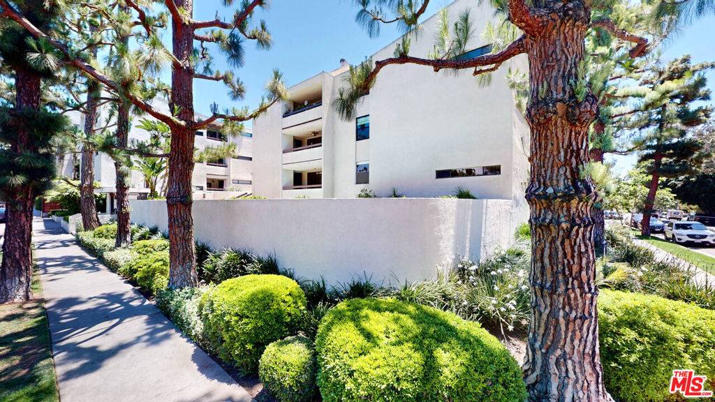Los Angeles, CA 90069,8380 Waring AVE #102