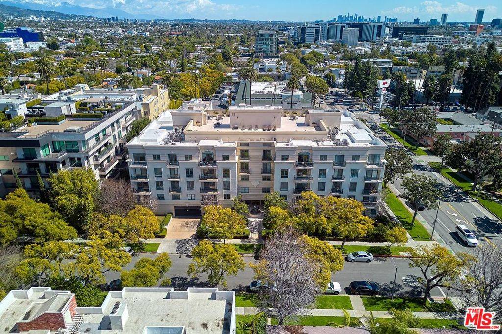 Beverly Hills, CA 90210,430 N Oakhurst DR #202