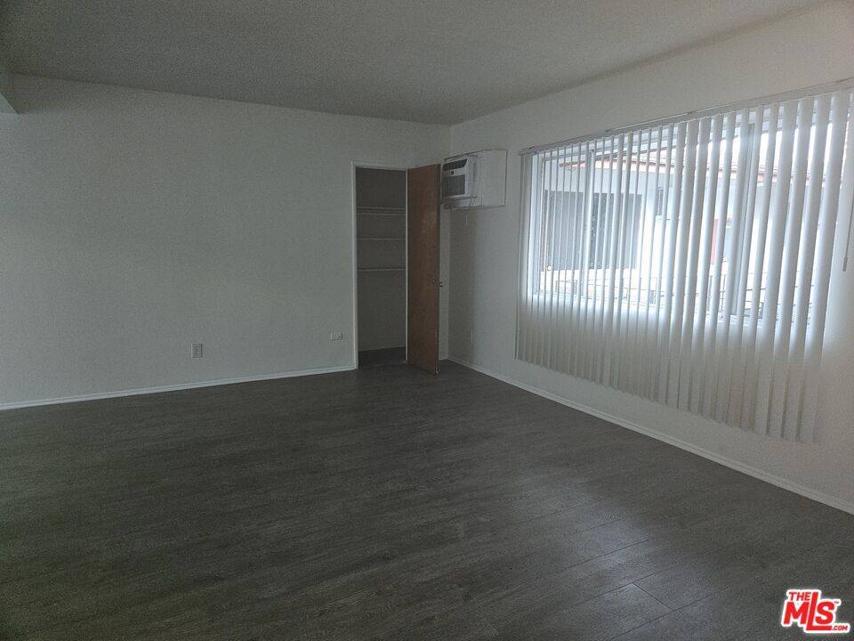 Sherman Oaks, CA 91411,5641 Halbrent AVE #8