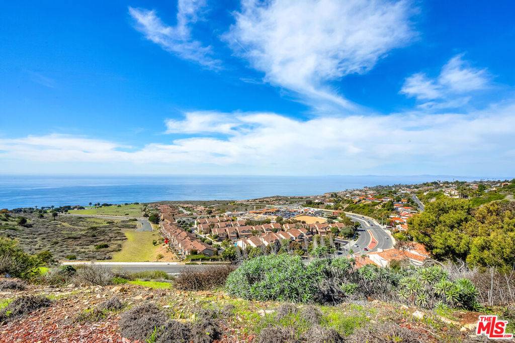 Rancho Palos Verdes, CA 90275,30963 Via La Cresta