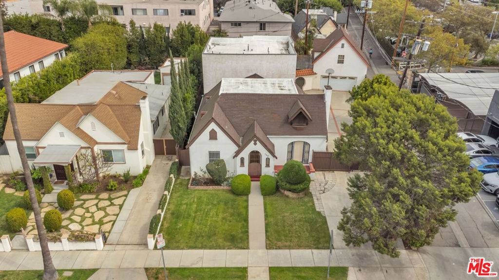 Los Angeles, CA 90048,162 S Edinburgh AVE