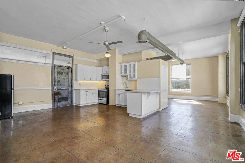 Los Angeles, CA 90012,108 W 2nd ST #309