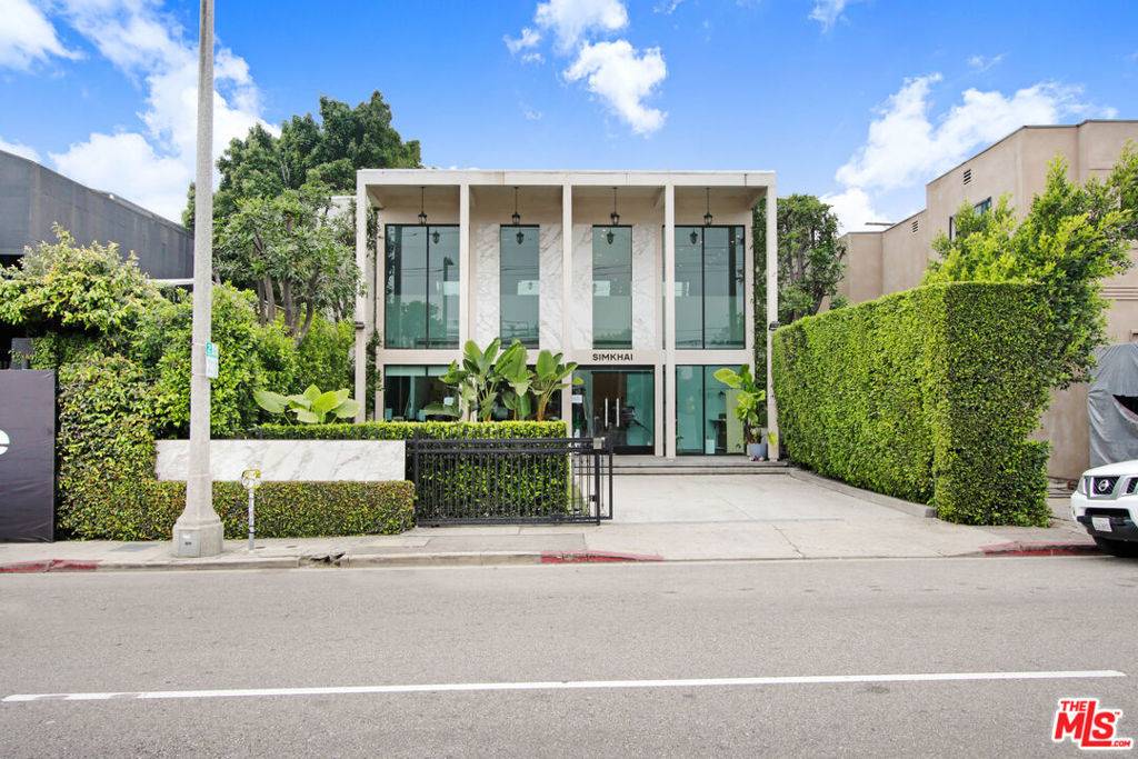 West Hollywood, CA 90069,651 N La Cienega BLVD