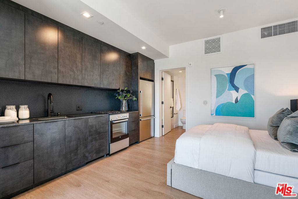 Los Angeles, CA 90034,10700 Tabor ST #305