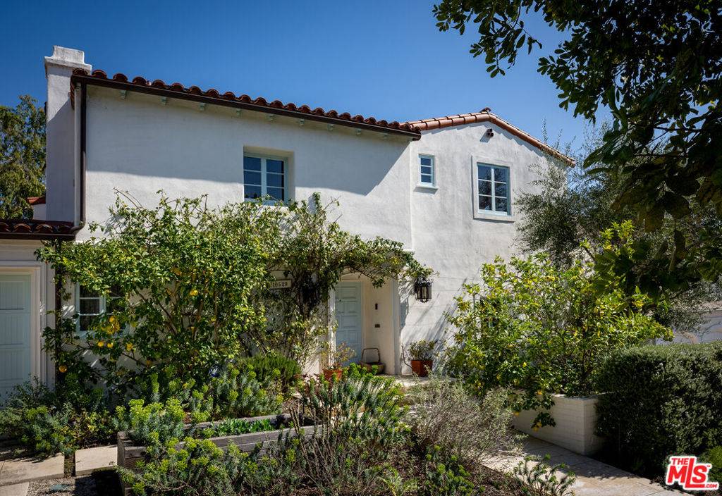 Los Angeles, CA 90024,10529 Wyton DR