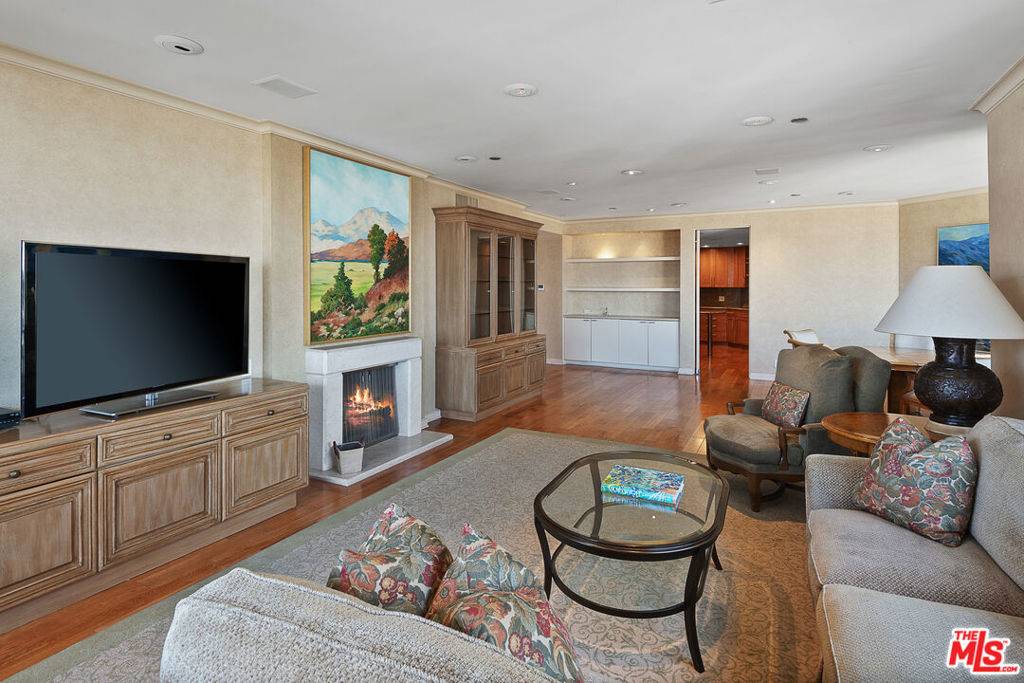 Los Angeles, CA 90024,10560 Wilshire BLVD #1701