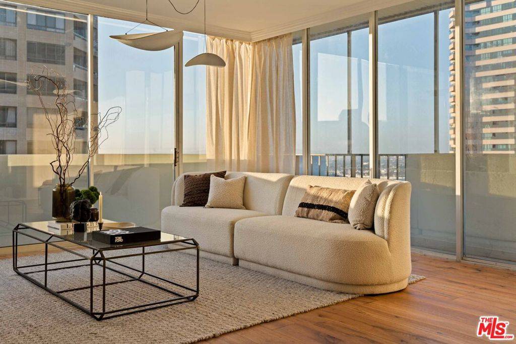 Los Angeles, CA 90024,10433 Wilshire BLVD #PH C