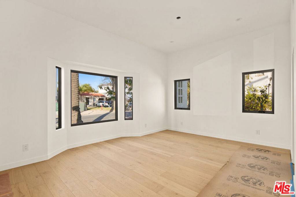Los Angeles, CA 90016,5214 W 21st