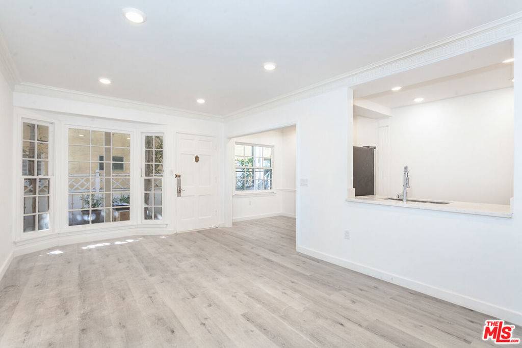 Beverly Hills, CA 90212,212 S LASKY DR #3