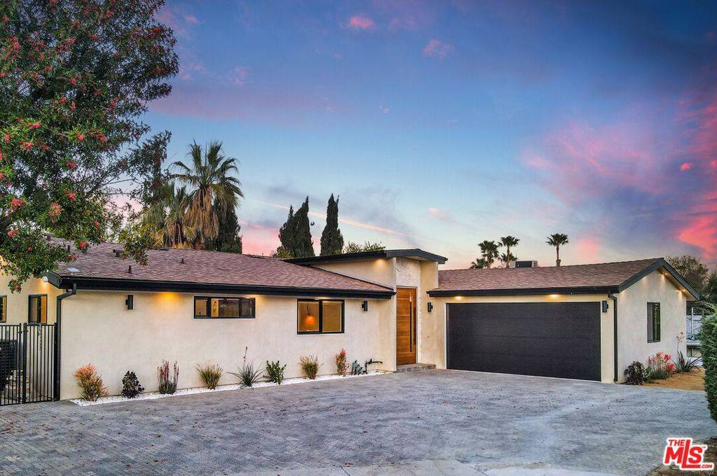 Woodland Hills, CA 91367,5709 Wallis LN