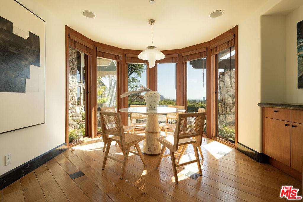 1160 Shadow Hill WAY Beverly Hills, CA 90210