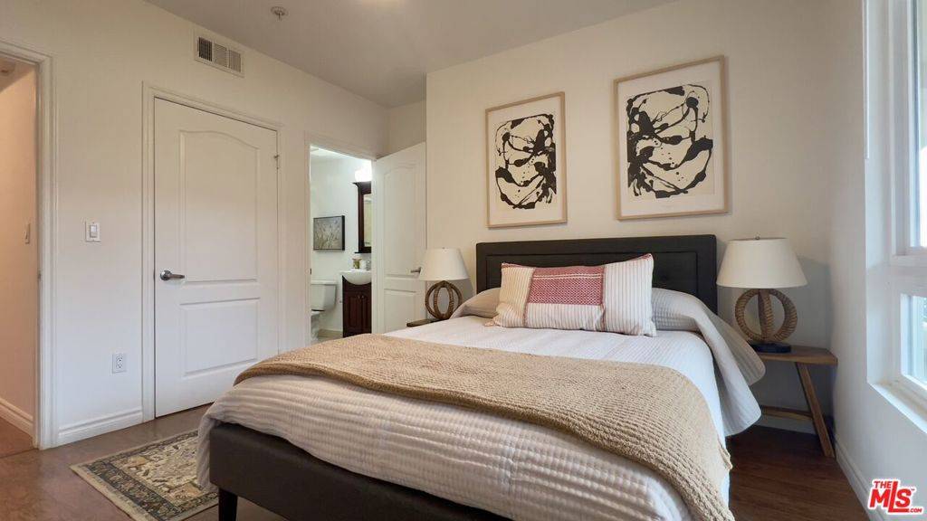 Los Angeles, CA 90028,5633 Carlton WAY #203