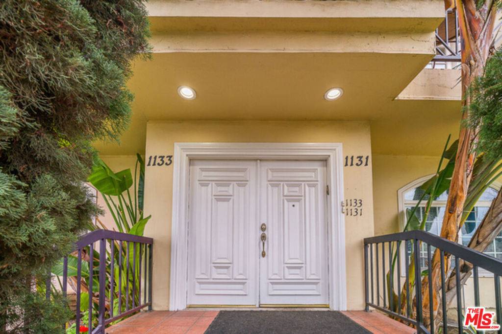 Los Angeles, CA 90035,1131 S Swall DR