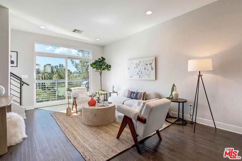 Los Angeles, CA 90039,2753 Waverly DR #506