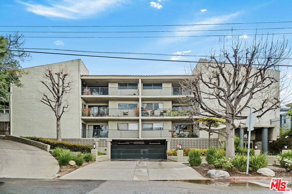 Los Angeles, CA 90039,2929 Waverly DR #110