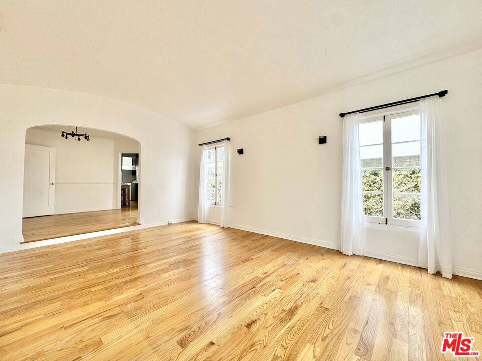 Los Angeles, CA 90035,1452 S Wooster
