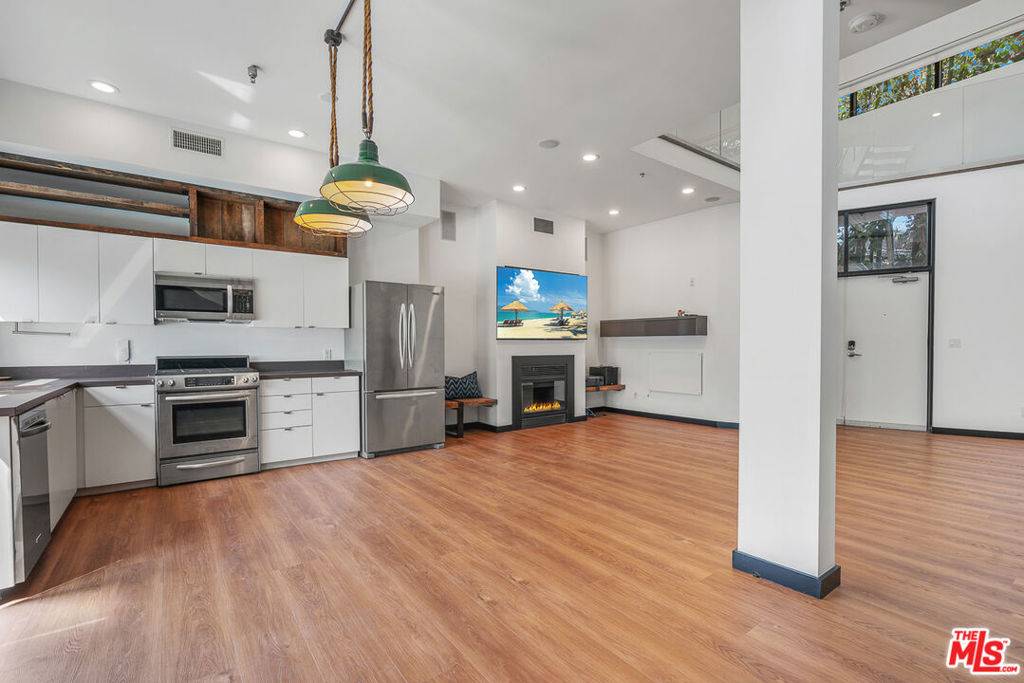 Venice, CA 90291,815 Hampton DR #4