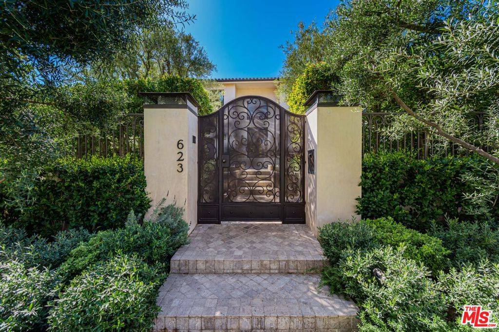 Beverly Hills, CA 90210,623 N ALTA DR