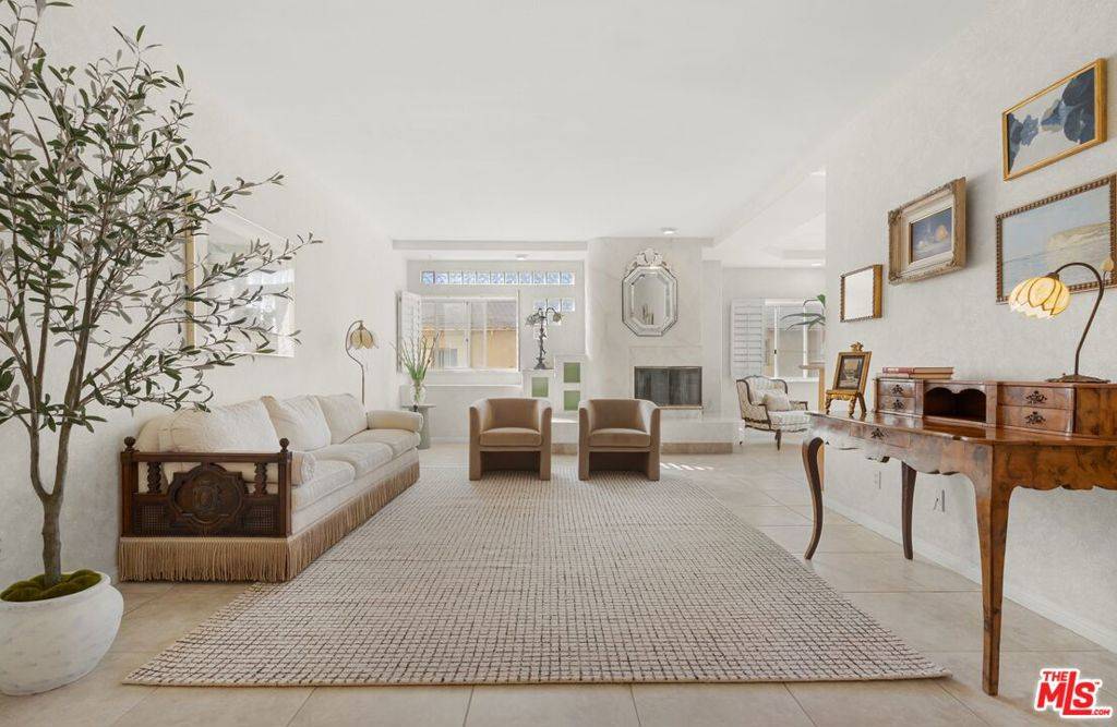 Sherman Oaks, CA 91423,14290 Dickens ST #201