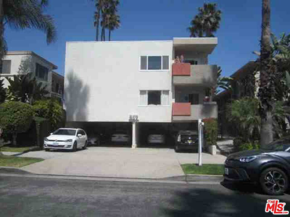 Santa Monica, CA 90403,937 5th ST #9