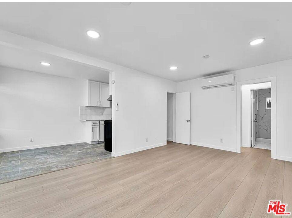 West Hollywood, CA 90046,926 N Spaulding AVE #3