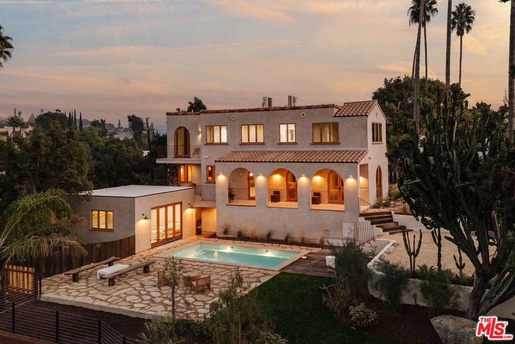 Los Angeles, CA 90026,1568 Murray CIR
