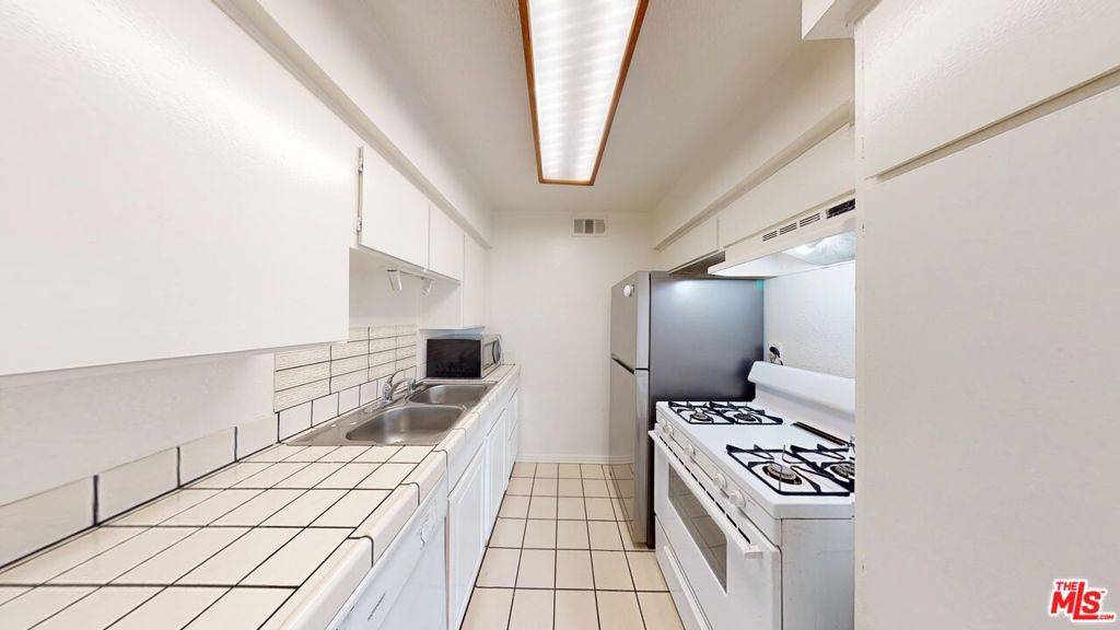 Studio City, CA 91604,4660 Coldwater Canyon AVE #4